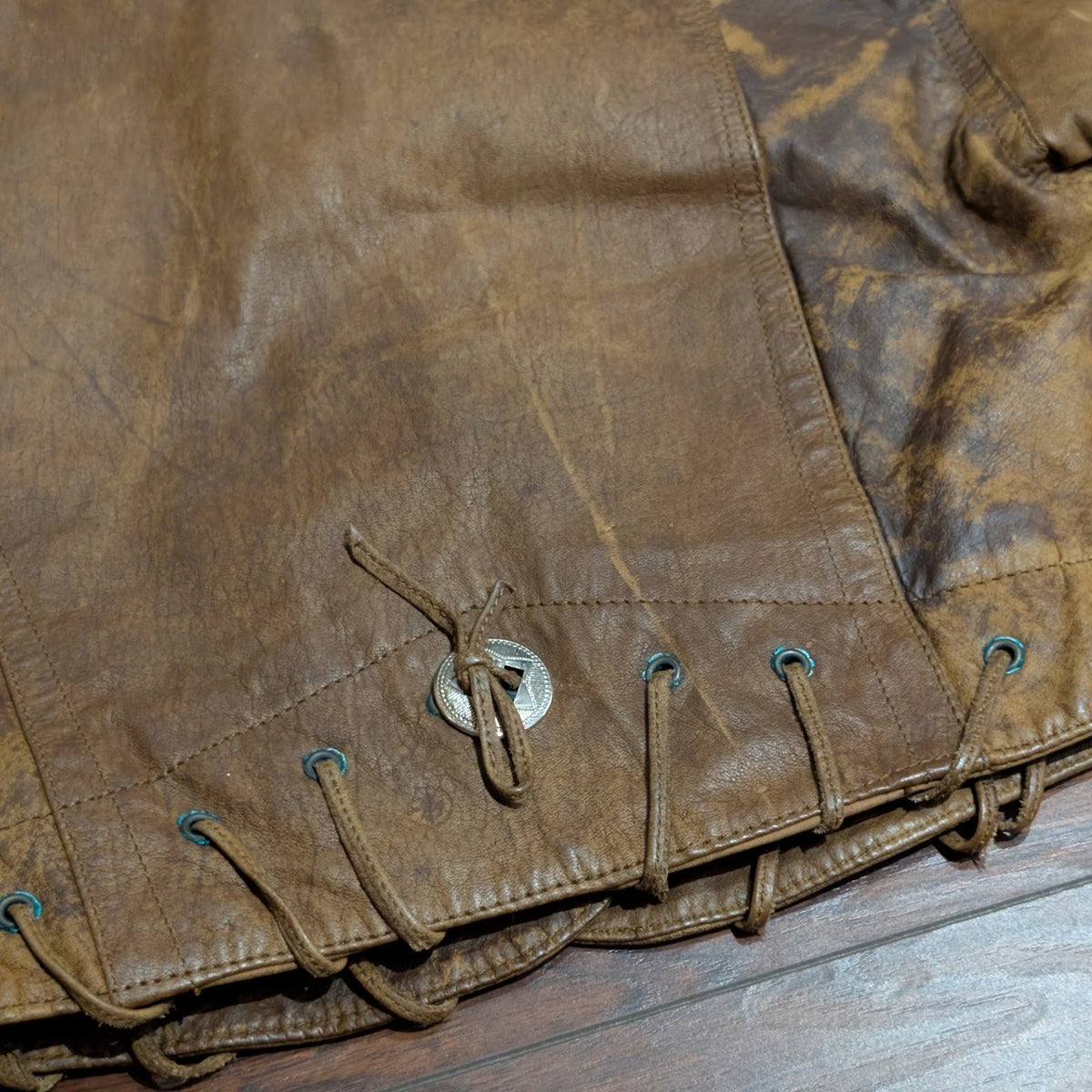 Vintage 1980s B.B. Dakota Cropped Distressed Leather Concho Jacket Size S