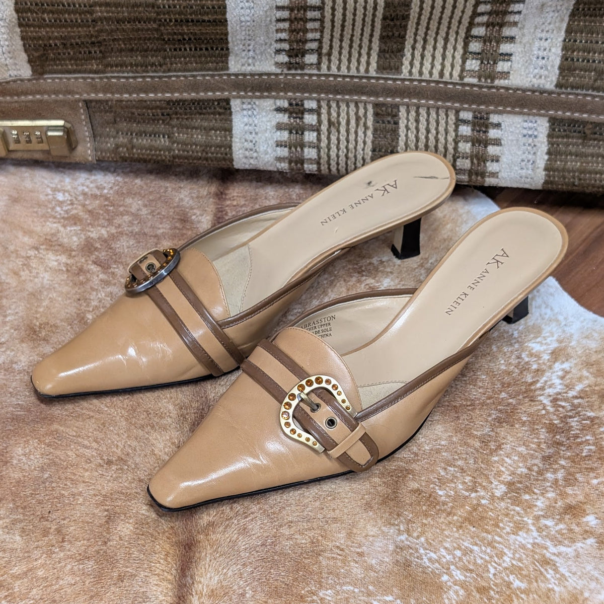 Vintage 1990s Calvin Klein Kitten Heels With Buckle Detail Size 8.5M