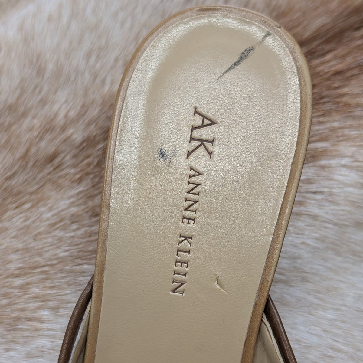 Vintage 1990s Calvin Klein Kitten Heels With Buckle Detail Size 8.5M