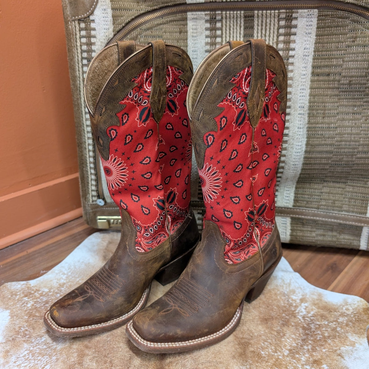 Ariat Brown And Red Bandana Print Square Toe Cowboy Boots Size 7