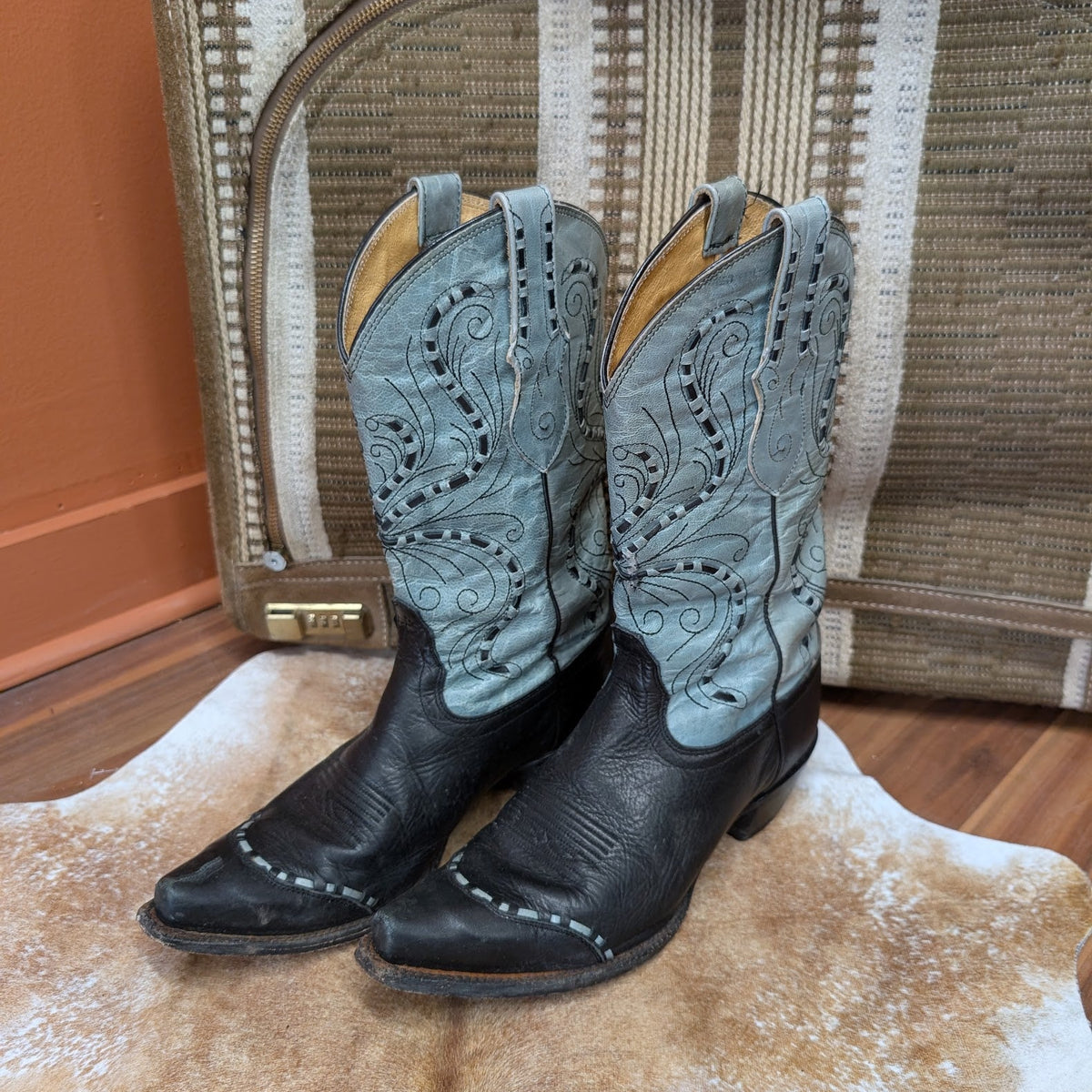 Vintage 1980s Dusty Blue and Black Tony Lama Cowboy Boots Size 8B