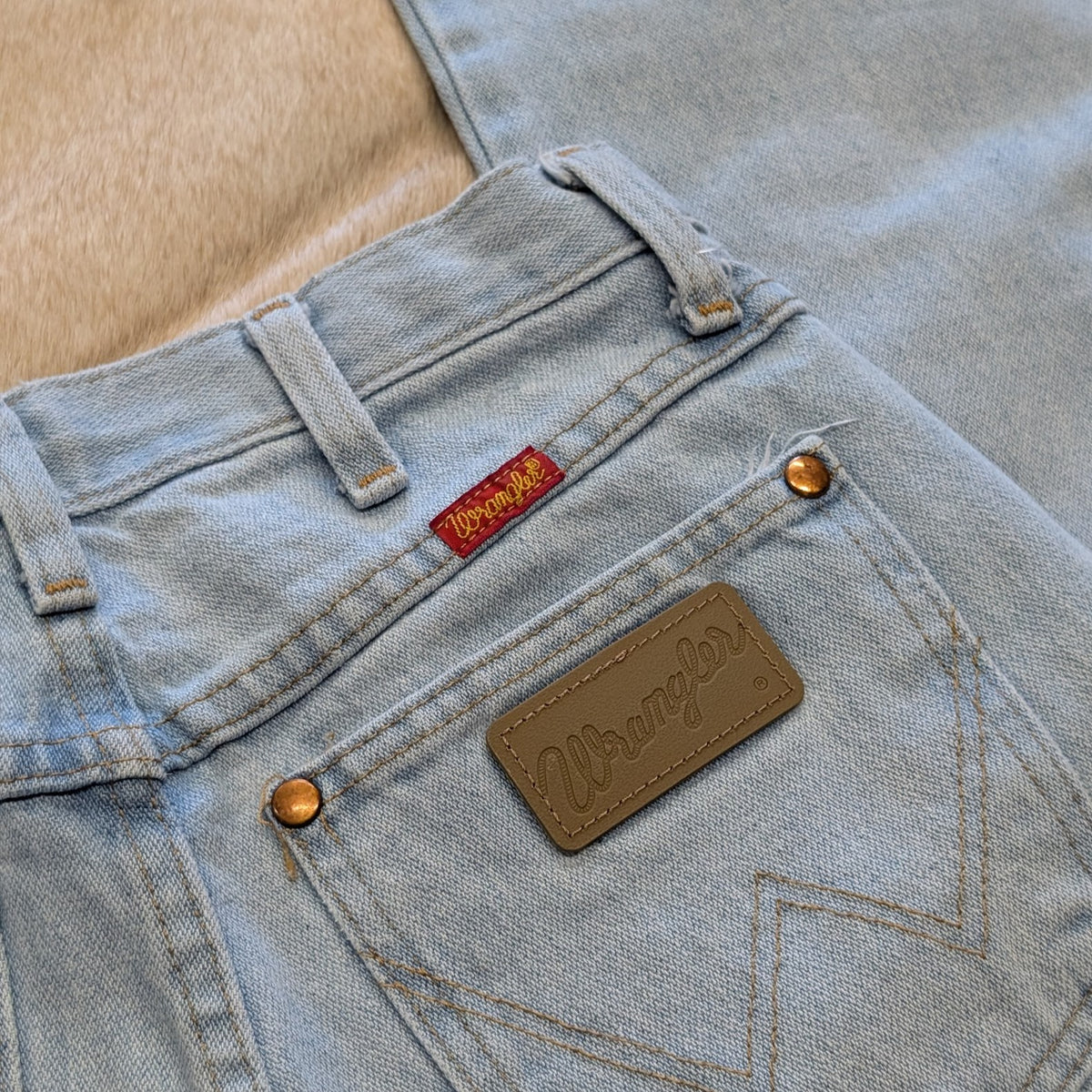 Wrangler High Rise Straight Leg Jeans Size 3