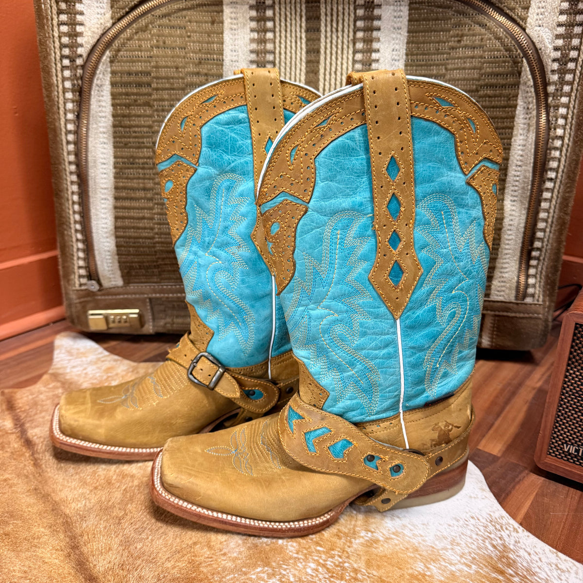 Square Toe Tan And Teal Artillo Cowboy Boots Size 7