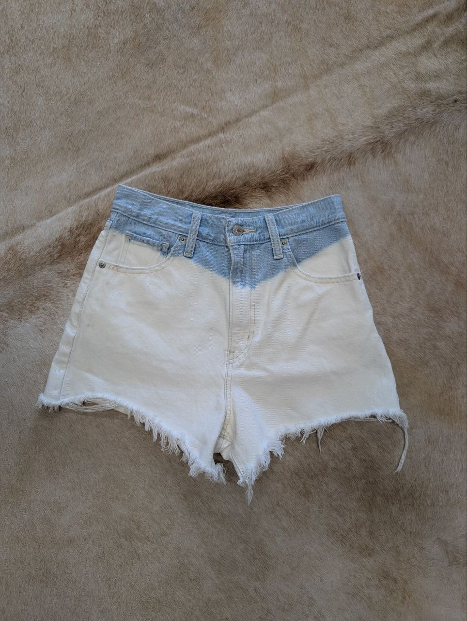 Two Toned High Rise Levi Cutoff Shorts Size 26