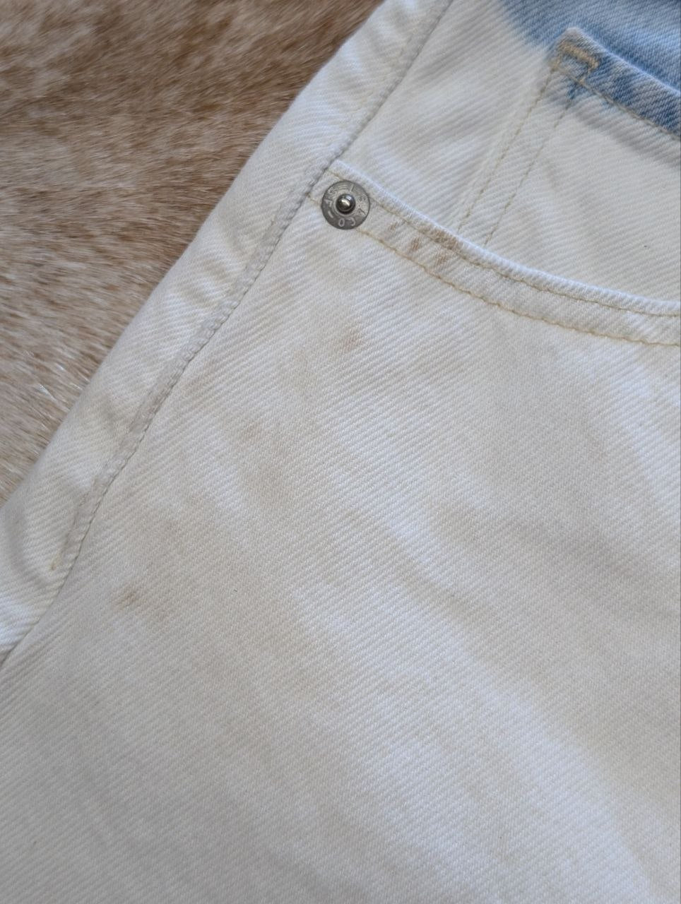 Two Toned High Rise Levi Cutoff Shorts Size 26